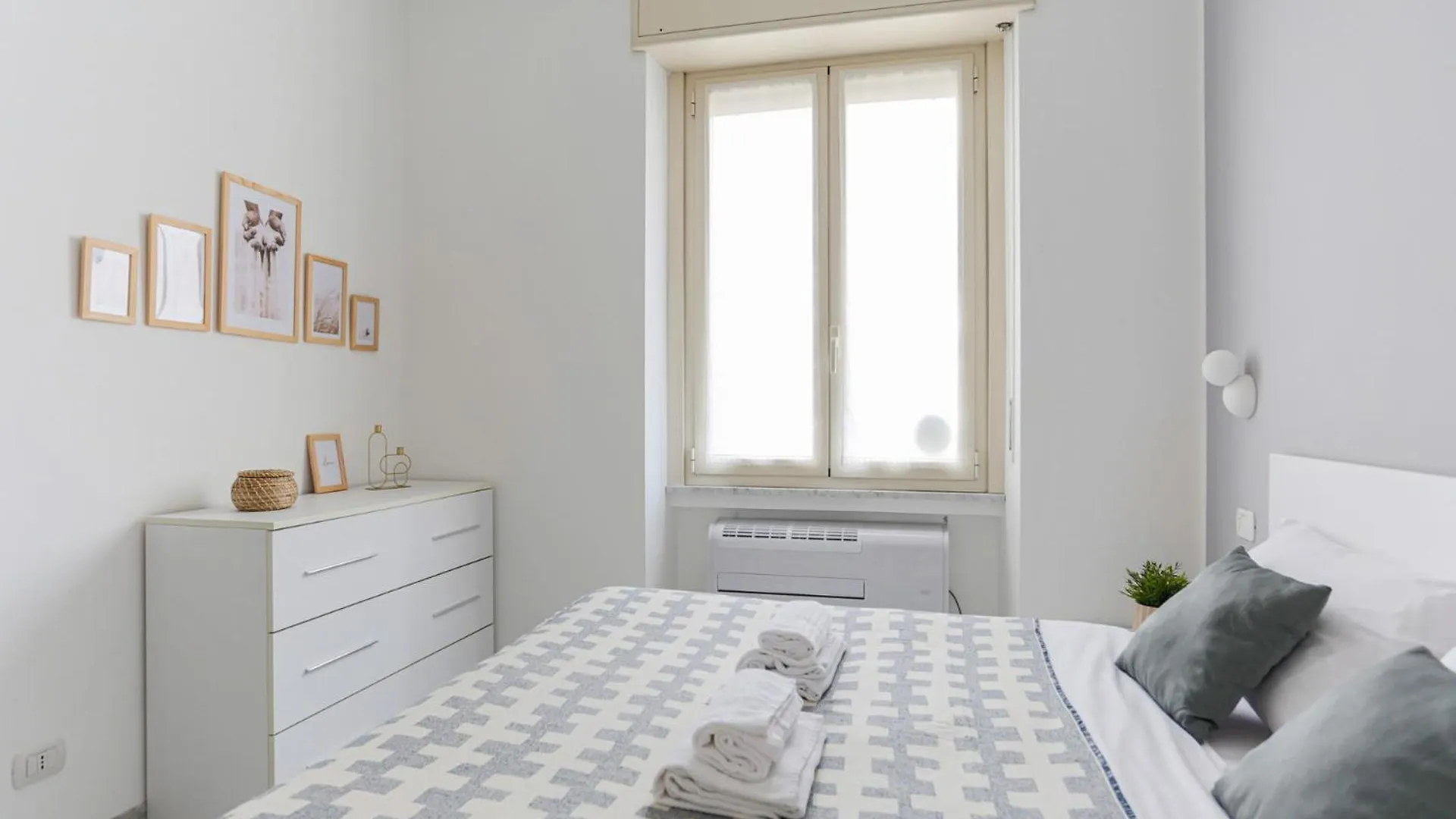 The Best Rent - Bright Two-Bedroom Apartment In Central Station Area Milan Italy